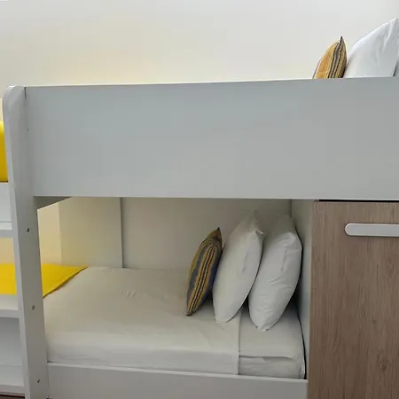 Διαμέρισμα Cozy 2bdr Flat In By Lovelystay