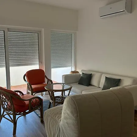 Cozy 2bdr Flat In By Lovelystay * Armação de Pêra