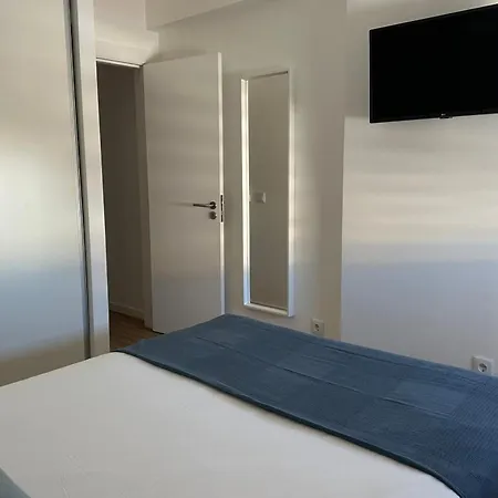 Cozy 2bdr Flat In By Lovelystay *