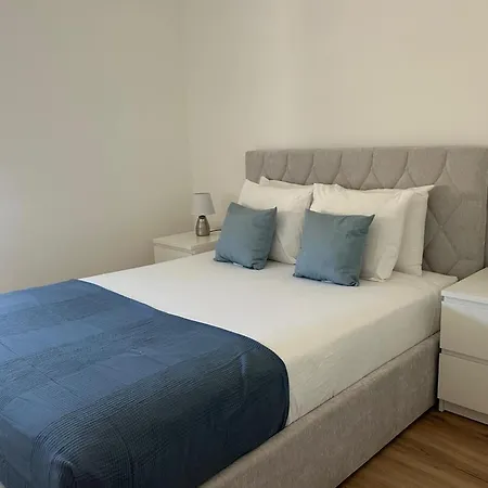 Διαμέρισμα Cozy 2bdr Flat In By Lovelystay