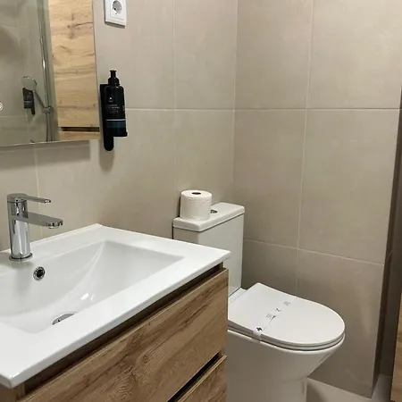 Cozy 2bdr Flat In By Lovelystay Διαμέρισμα