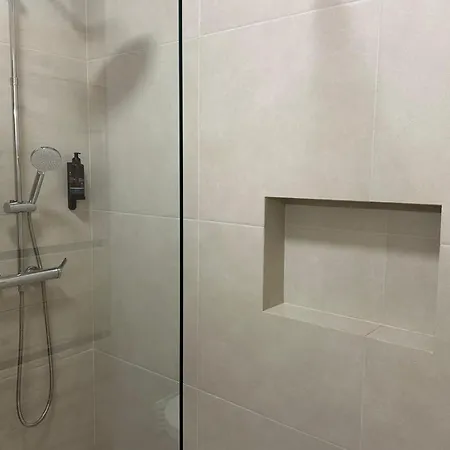 Cozy 2bdr Flat In By Lovelystay Διαμέρισμα