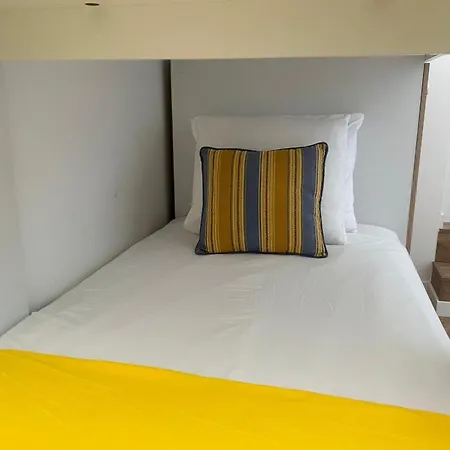 Διαμέρισμα Cozy 2bdr Flat In By Lovelystay