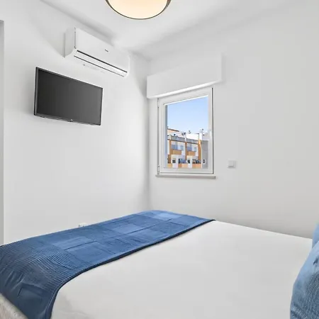 Cozy 2bdr Flat In By Lovelystay * Armação de Pêra