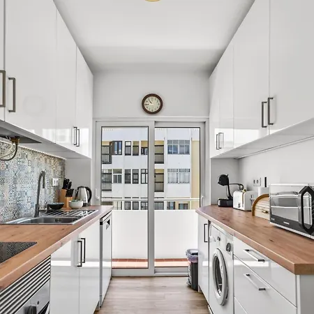 Cozy 2bdr Flat In By Lovelystay *