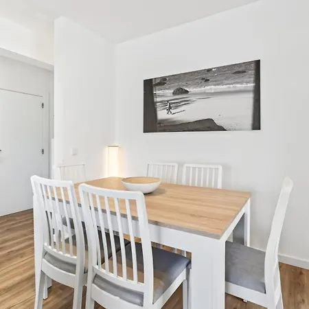 Διαμέρισμα Cozy 2bdr Flat In By Lovelystay
