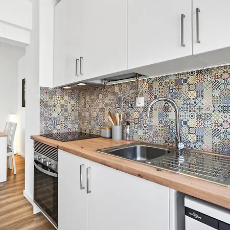 Cozy 2bdr Flat In By Lovelystay *