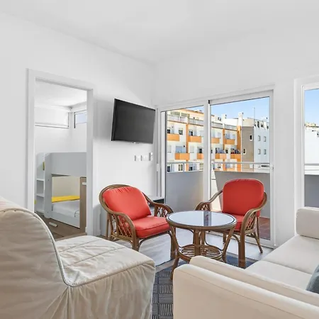 Cozy 2bdr Flat In By Lovelystay * Armação de Pêra