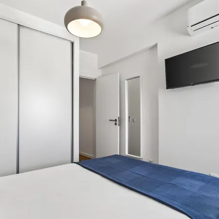 Διαμέρισμα Cozy 2bdr Flat In By Lovelystay *