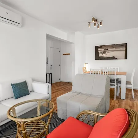 Cozy 2bdr Flat In By Lovelystay